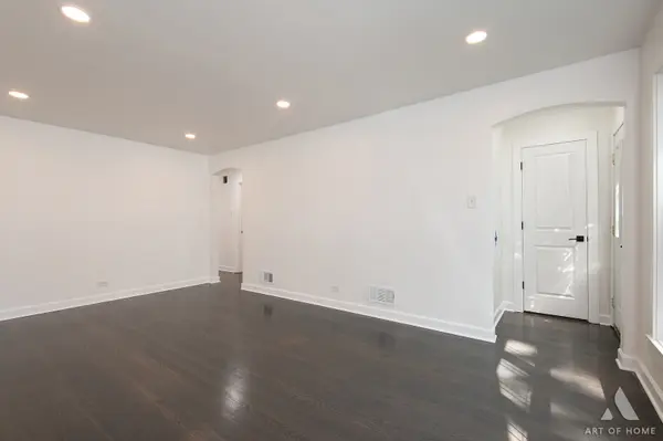 8834 S Oglesby AVE, Chicago, IL 60617