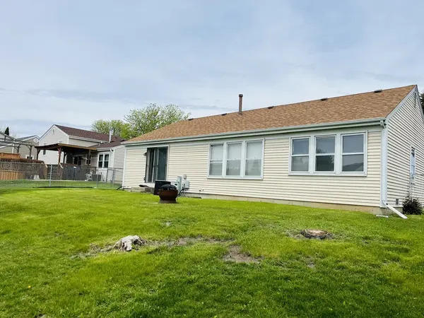 1915 Lawson RD, Schaumburg, IL 60194