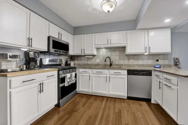 1863 Tamahawk LN, Naperville, IL 60564