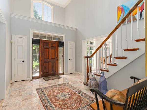 818 Fox Glen DR, St. Charles, IL 60174