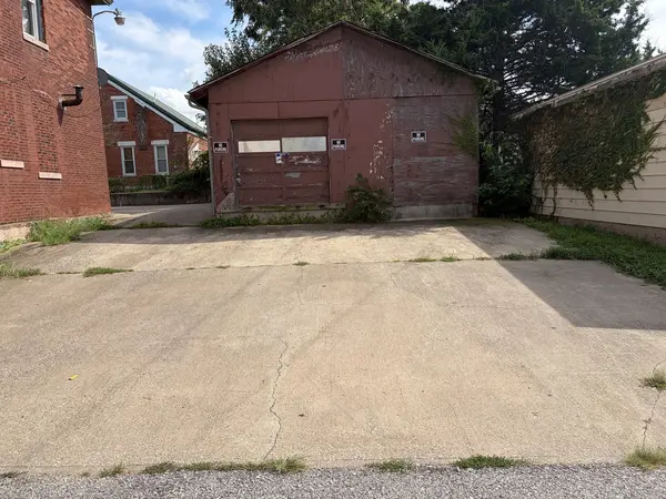 922 S 8th ST, Quincy, IL 62301