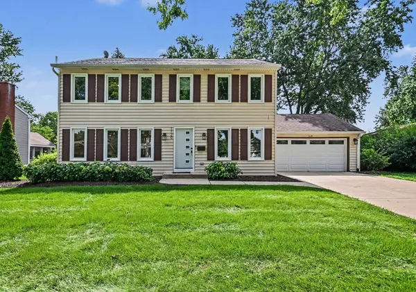 1120 Summit Hills LN, Naperville, IL 60563
