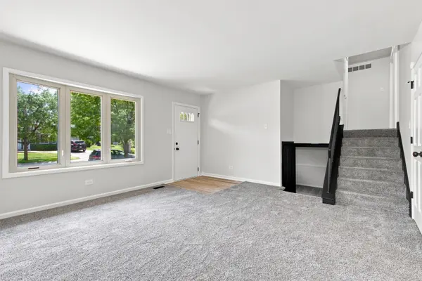5184 Deerpath RD, Oak Forest, IL 60452