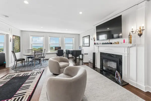 3240 N Lake Shore DR #10D, Chicago, IL 60657
