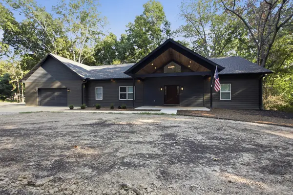 8960 E South Circle DR, Effingham, IL 62401