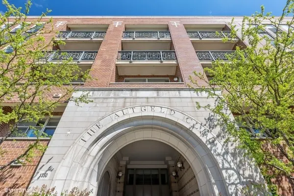 1350 W Fullerton AVE #302, Chicago, IL 60614