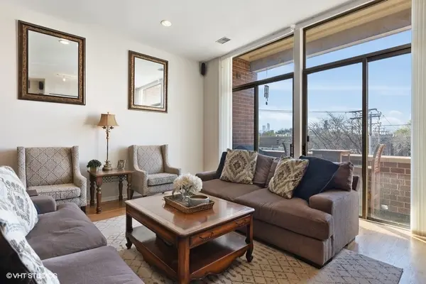 1350 W Fullerton AVE #302, Chicago, IL 60614