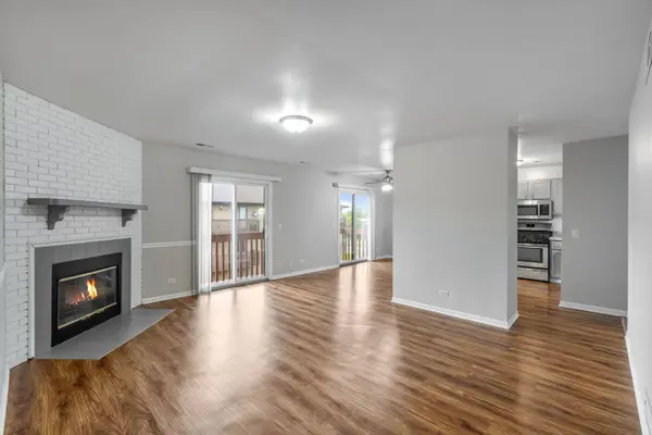 720 Sundown RD #F, South Elgin, IL 60177