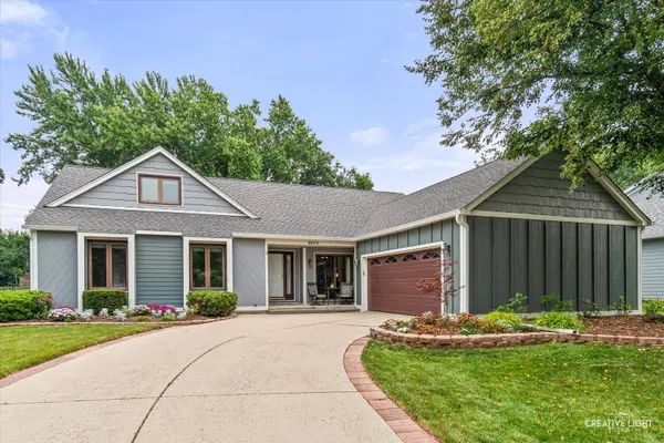 8409 Mending Wall DR, Woodridge, IL 60517