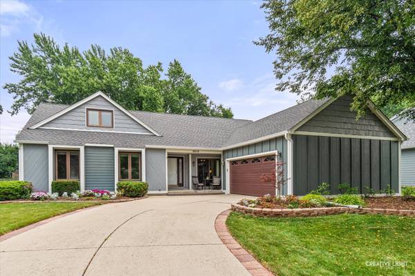 8409 Mending Wall DR, Woodridge, IL 60517