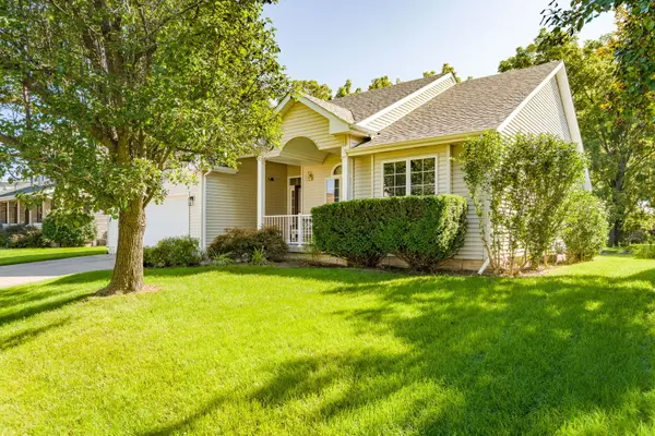 1029 16th Street CT, Silvis, IL 61282