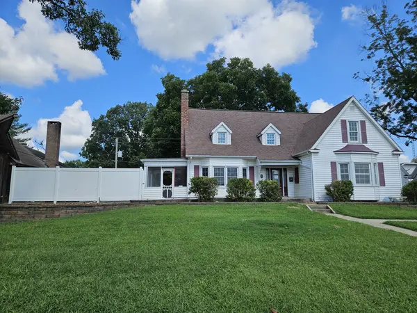 302 W Main ST, Carmi, IL 62821