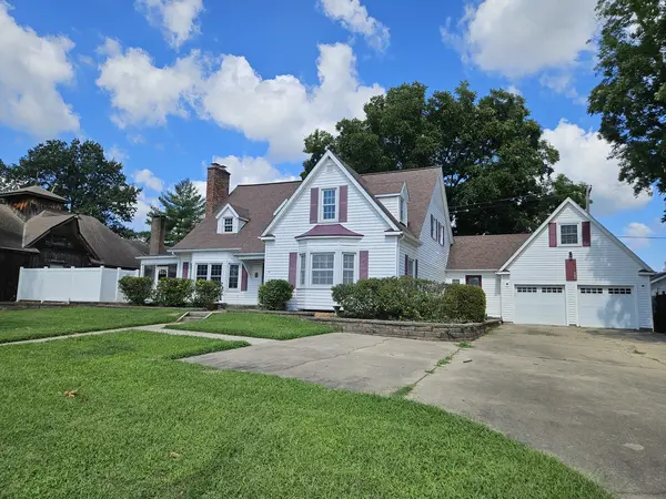 302 W Main ST, Carmi, IL 62821