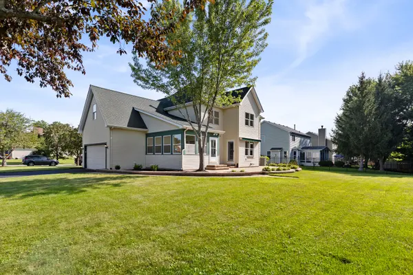 101 Nuthatch DR, Woodstock, IL 60098