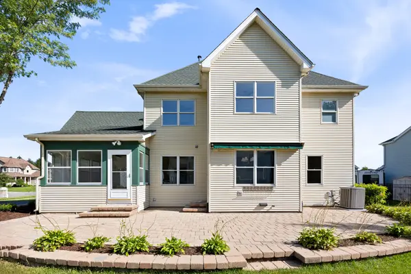 101 Nuthatch DR, Woodstock, IL 60098