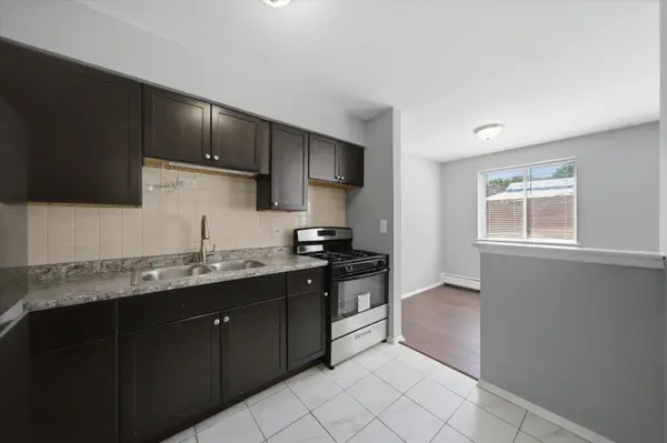 7320 N Rogers AVE #210, Chicago, IL 60626