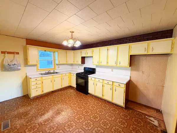 1402 N Sterling ST, Streator, IL 61364