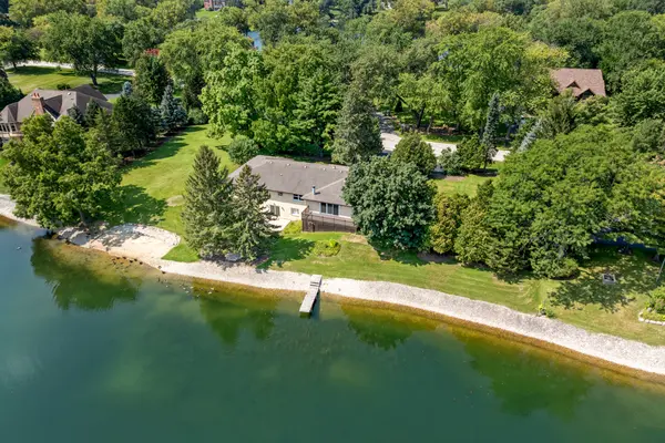 2720 N Bayview LN, Mchenry, IL 60051
