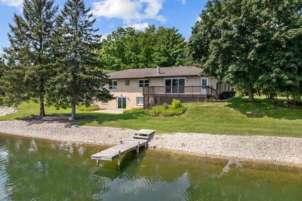 2720 N Bayview LN, Mchenry, IL 60051