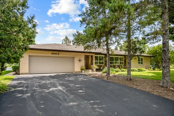 2720 N Bayview LN, Mchenry, IL 60051