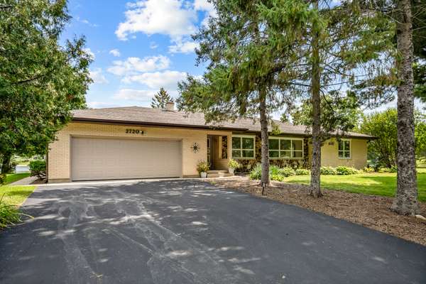2720 N Bayview LN, Mchenry, IL 60051