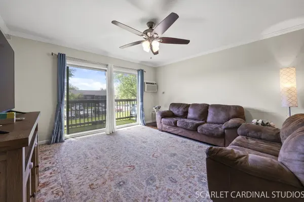 7413 Brookdale DR #208, Darien, IL 60561