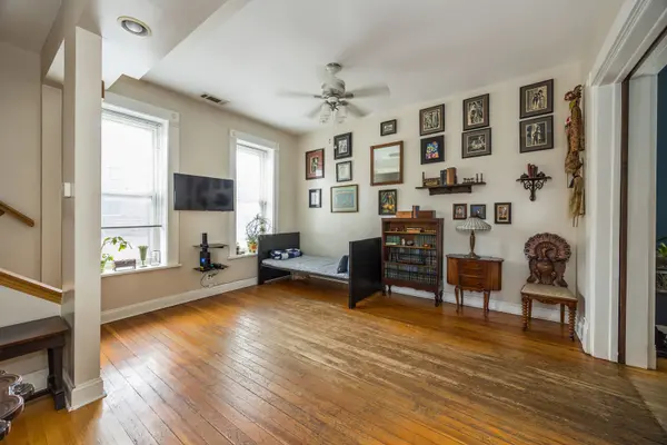 3008 N Clybourn AVE, Chicago, IL 60618