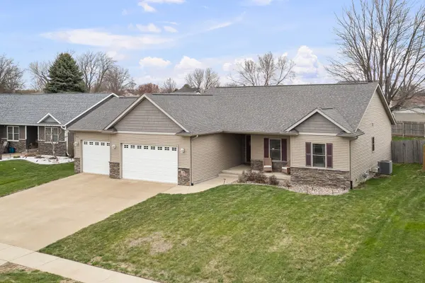 510 Pinehurst DR, Eldridge, IA 52748