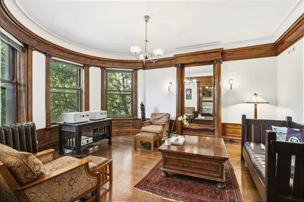 453 W Fullerton Pkwy #2E, Chicago, IL 60614