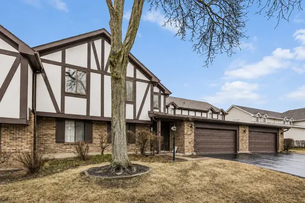 372 Springlake LN #C, Aurora, IL 60504