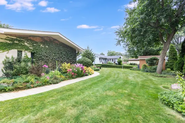 642 Country LN, Beecher, IL 60401