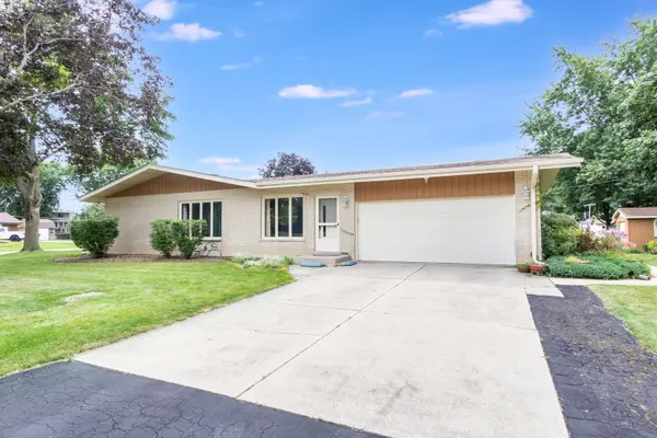 642 Country LN, Beecher, IL 60401