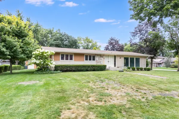642 Country LN, Beecher, IL 60401