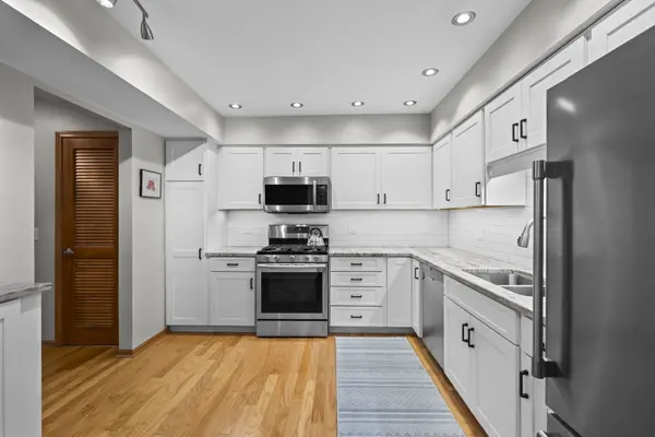 5360 N Lowell AVE #511, Chicago, IL 60630