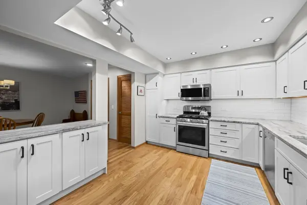 5360 N Lowell AVE #511, Chicago, IL 60630