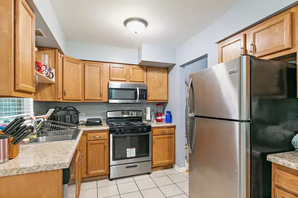 140 Skyline DR, Carpentersville, IL 60110