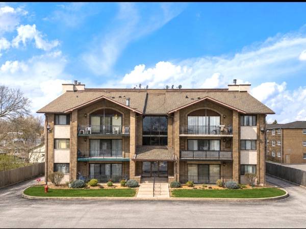 9051 S Roberts RD #205, Hickory Hills, IL 60457