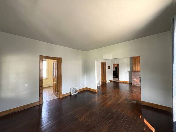 1423 Pulaski ST, Peru, IL 61354