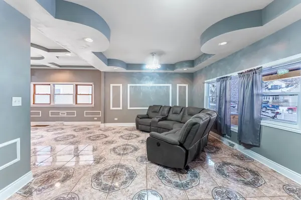 15117 Vine AVE, Harvey, IL 60426