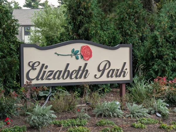 332 Essex CT #4, Wood Dale, IL 60191