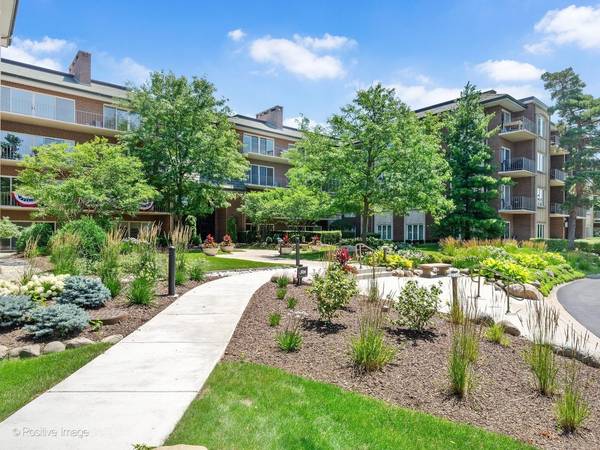 5 OAK BROOK CLUB DR #P6-N, Oak Brook, IL 60523
