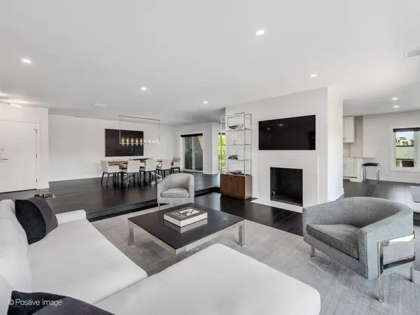 5 OAK BROOK CLUB DR #P6-N, Oak Brook, IL 60523