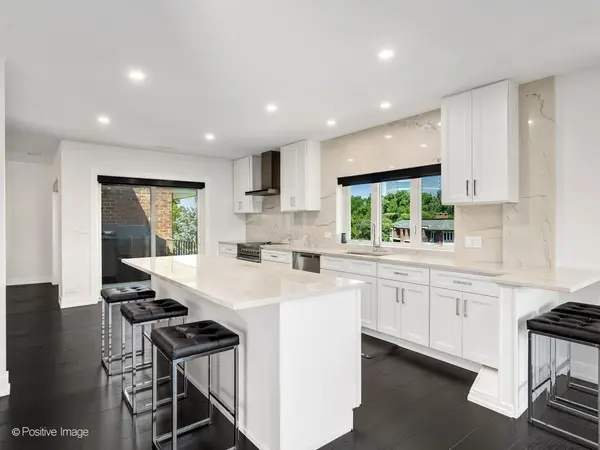 5 OAK BROOK CLUB DR #P6-N, Oak Brook, IL 60523