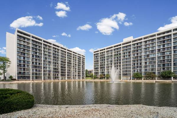 2005 S Finley RD #212, Lombard, IL 60148