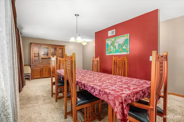 7N035 Smith ST, South Elgin, IL 60177