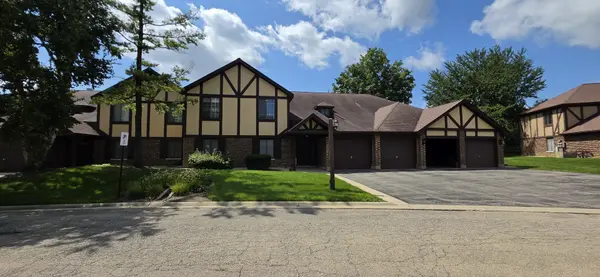 1758 Plymouth CT #C, Wheaton, IL 60189