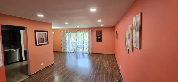 1758 Plymouth CT #C, Wheaton, IL 60189