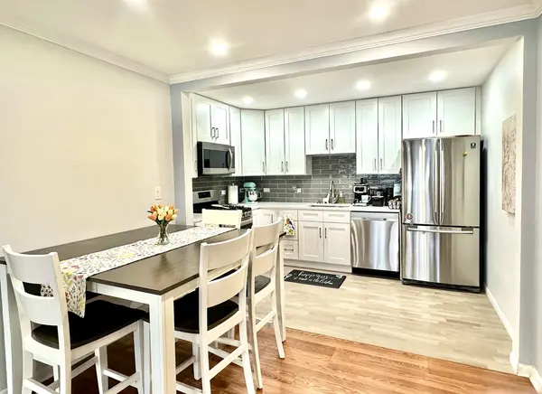 8524 Skokie BLVD #3F, Skokie, IL 60077