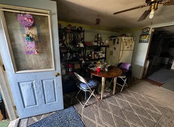742 Osage LN, Flora, IL 62839