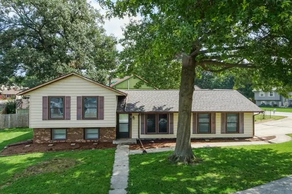 1 Timber View DR, Bloomington, IL 61701